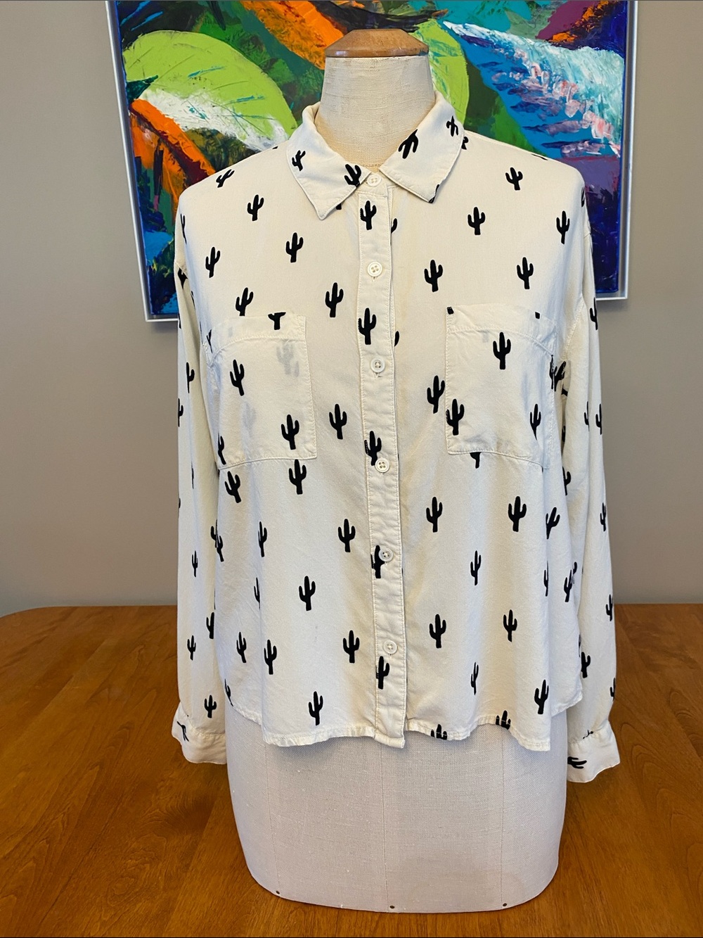 Forever 21 long sleeved button shirt in off white with black cacti 🌵 pattern. L